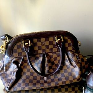 Louis Vutton shoulder bag